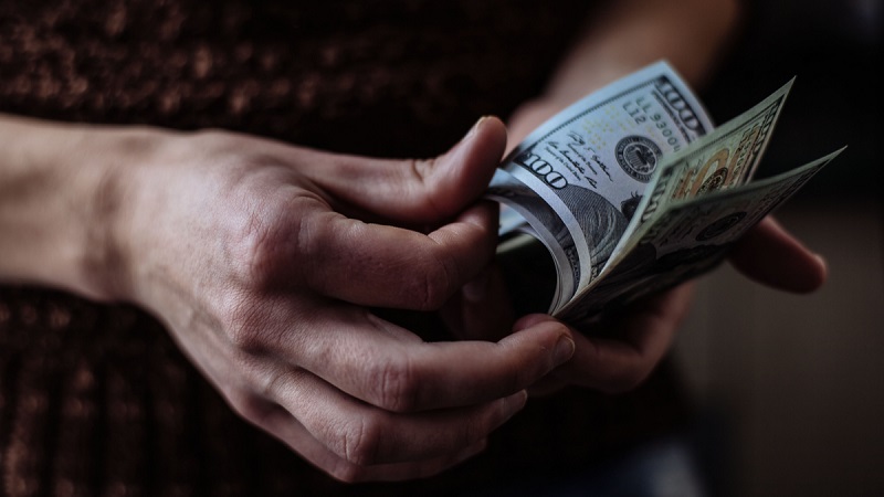 Buying and selling currencies